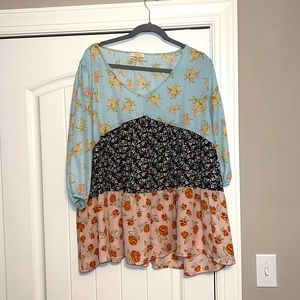 NWOT. ODDY Women’s Floral Blouse
